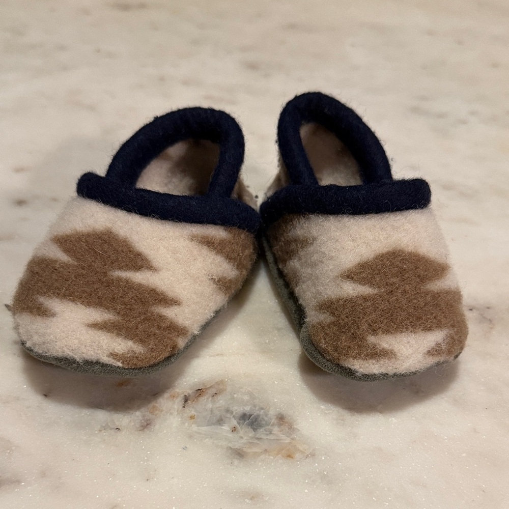 Pendleton Cozy Brown and Cream Baby Slippers 6 mo